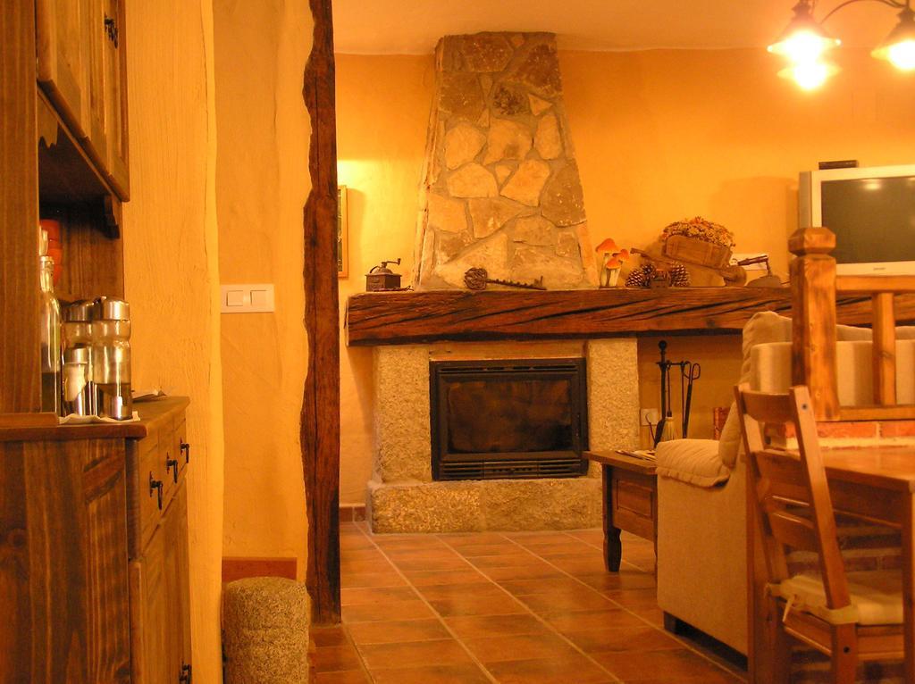 Hostal Rural Las Cuatro Calles San Martín del Pimpollar Exteriér fotografie